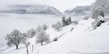 1m trashësi, dëbora bllokon rrugët në Theth