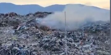 Fusha e mbetjeve në Vlorë përfshihet sërish nga flakët, dyshimet e para