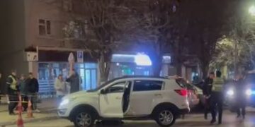 E rëndë në Korçë, automjeti zë poshtë të riun që po lëvizte me skuter