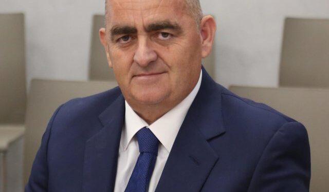 Fredi Beleri nuk heq dorë nga rikandidimi si kryebashkiak i Himarës: Po pres