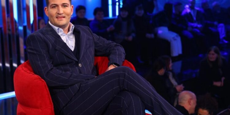“Dy miq nuk sillen kështu”, Arbër Hajdari për Rozanën dhe Laertin: Po flisni pas krahëve