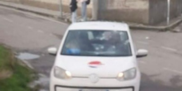 Atentati në Kamëz, xhami i bërë shoshë nga plumbat, publikohet fotoja e makinës së 48-vjeçarit pak minuta pas ekzekutimit