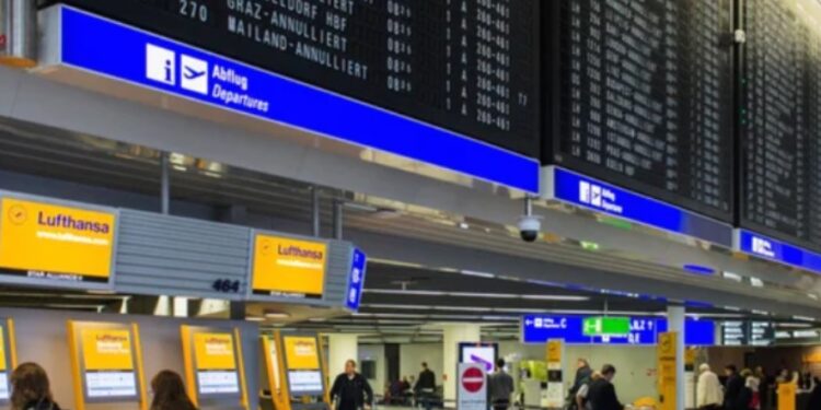 Kaos në aeroportet e Gjermanisë, bien sistemet kompjuterike në të gjithë vendin