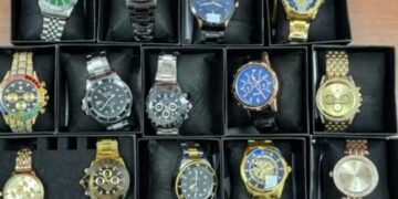 Shiste ora, celularë dhe aksesorë kontrabandë, arrestohet 61-vjeçari në Sarandë