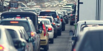 Projektligji për kufizimin e automjeteve, eksperti shpjegon arsyet se përse nuk realizohet dot