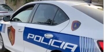 Aksident i rëndë në Dibër, automjeti përfundon në greminë, një person në gjendje kritike për jetën