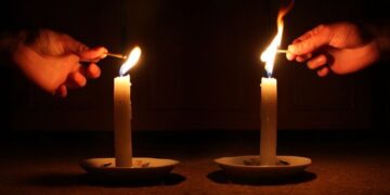 Shpërthen në flakë kabina elektrike e një pallati në Lezhë, një pjesë e qytetit mbetet në errësirë