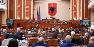 Shpenzime luksi për Kuvendin, paga dhe shpërblime rekord për deputetët në 2024