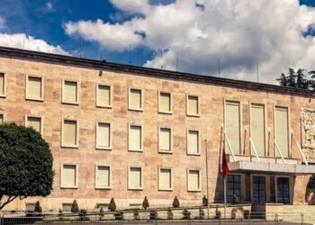 Pas zgjedhjes së Vangjel Tavos si kryebashkiak i Himarës, Rama emëron prefektin e ri të Vlorës