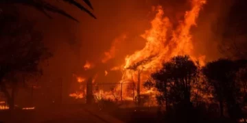 Përpjekje për zjarrvënie në Woodland Hills, arrestohet burri me bombol propani në duar