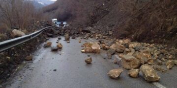 Bllokohet aksi rrugor Ura e Dragotit–Këlcyrë, ja arsyeja