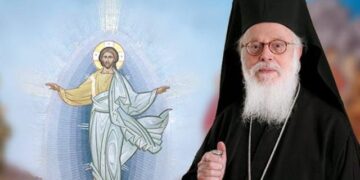 Ja se si është gjendja e kryepeshkopit Janullatos, mediat greke: Po përpiqen ta zgjojnë, por shëndeti i tij është i brishtë
