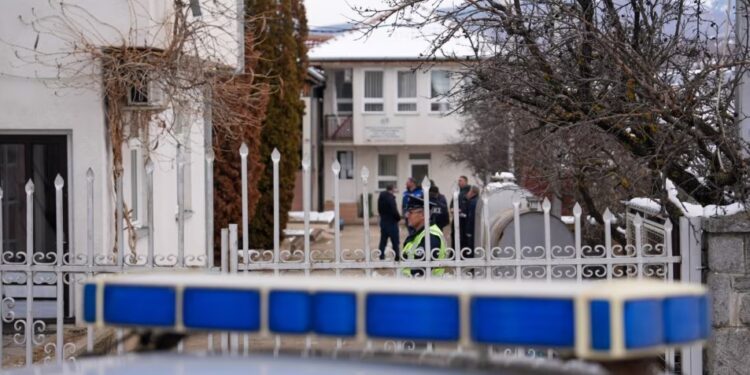 Mbyllja e institucioneve serbe nga autoritetet kosovare, punonjësit e tyre do të vijojnë të marrin pagat