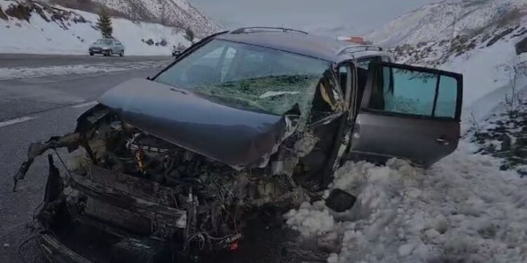 Makina godet kolonën e urës në Bulqizë, shoferi në gjendje kritike