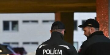 18-vjeçari vret me thikë mësuesen dhe shoqen e klasës, plagoset një i tretë