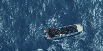 Përmbytet anija plot me emigrantë, raportohet për 55 të vdekur