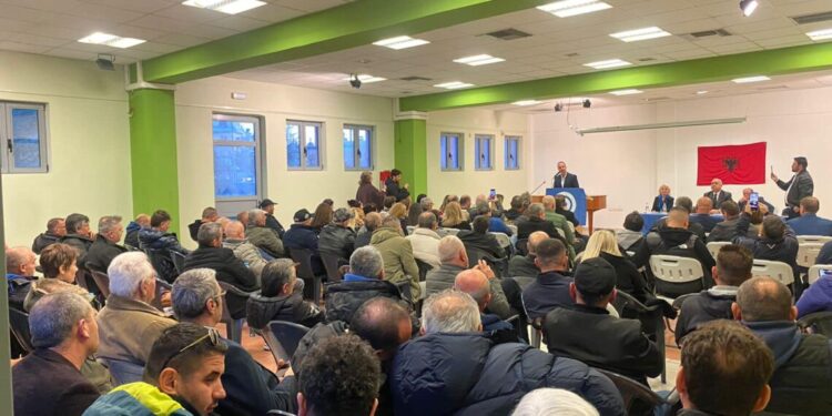 Boçi takon emigrantët në Athinë: Vota e Diasporës, për një Shqipëri të drejtë dhe të barabartë