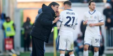 Transferta e Pragës, Asllani titullar në Champions