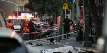 Sulmoi me thikë një 30-vjeçar në Tel Aviv, agresori palestinez vritet nga izraeliti