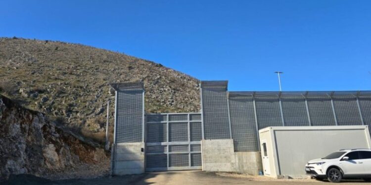 Marrëveshja e emigrantëve Itali-Shqipëri, BIRN: Hapja e dy kampeve, një ndihmë jetëshkurtër për fshatarët vendas