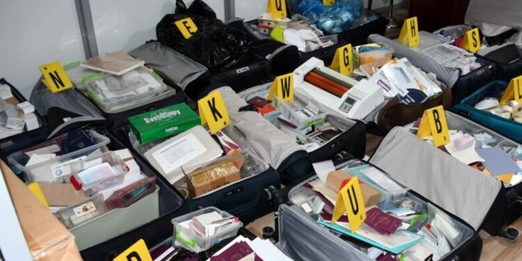 Policia zbulon një laborator për falsifikimin e dokumenteve