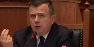 Balla propozon procedurë të përshpejtuar për rikthimin e shtetësisë shqiptare për ata që e humbën, PD kundërshton