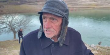 Ishte duke folur për gazetarët për të birin, babai i 54-vjeçarit sheh momentin e rëndë kur palombarët gjejnë trupin e pajetë