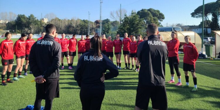 Kombëtarja U-19 e vajzave mbyll përgatitjet për sfidën ndaj Azerbajxhanit