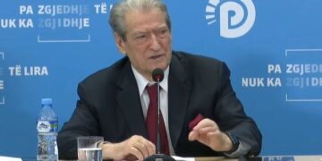 Berisha publikon mesazhin për mitingun e Ramës me punonjësit e bashkisë: Mblidhen me urdhër si në zboret e dikurshme të diktaturës!