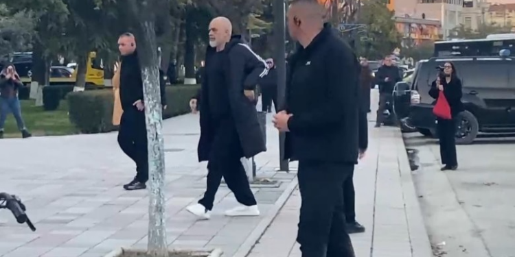 Rama mbërrin në Fier për takimin me Asamblenë Socialiste të Qarkut