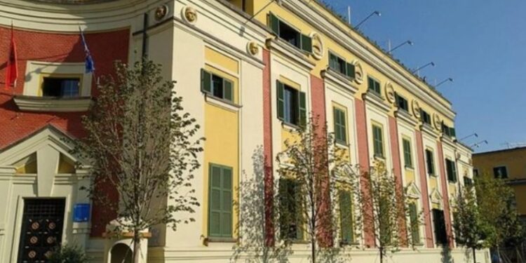 ‘Po zhduken prova dhe dokumente’, Bashkia Tiranë i përgjigjet deklaratave të Berishës: Po zhvendosen drejt…