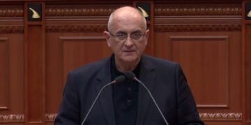 “Rama ëndërron të jetë kryegjyqtar e kryerektor”, Vasili: Prej tij, sot kemi narkoshtet e narkoqeveri!