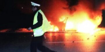 Digjet një automjet në Vlorë, dyshimet e para të policisë