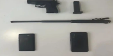 Bastiset shtëpia e një shqiptari në Greqi, zbulohen drogë dhe armë, pranga 24-vjeçarit