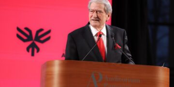 Arrestimi i Veliajt, “Në historinë e regjimeve, kur bie kryeqyteti, diktatura s’ka shpresë”, Berisha: Tani që ra Tirana, Rama do thyejë qafën!