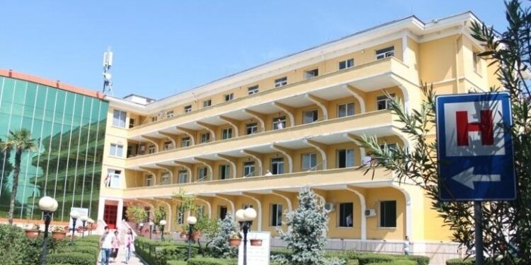 Dy operacione të avancuara në zemër me teknika minimal invazive, sukses në Spitalin ‘Shefqet Ndroqi’