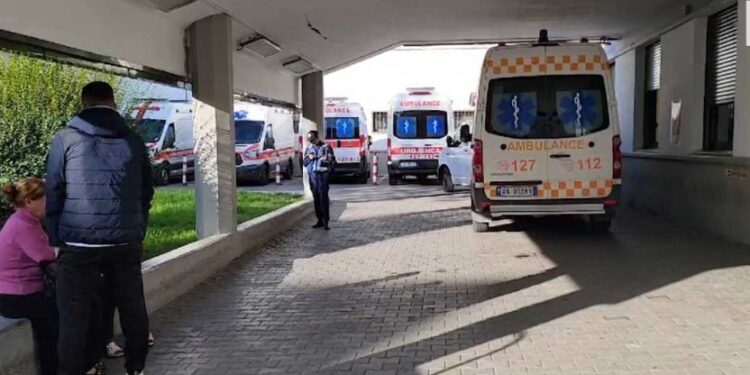 Mbingarkohet Urgjenca në Durrës, mjekët: Evitoni antibiotikët pa recetë, trajtoni virozat në banesë