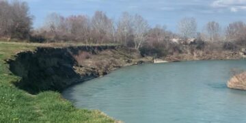 Erozioni nga lumi Vjosa kërcënon 60 hektarë tokë në Novoselë, banorët thirrje autoriteteve