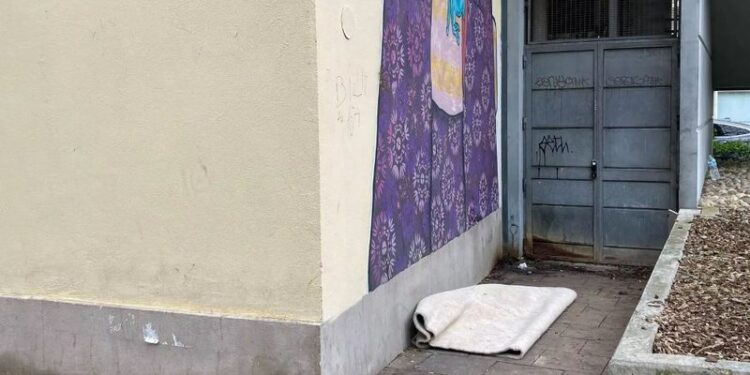 ‘E rëndë’, flinte në një strehë të stacionit të trenit në Strasburg, gjendet pa shenja jete shqiptari