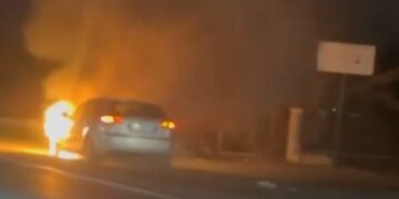 ‘Audi’ shpërthen në flakë në Marikaj, nuk raportohet për të lënduar