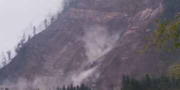 Rrëshqitje masive dheu në Kinë, 30 të zhdukur dhe 10 banesa të shkatërruara