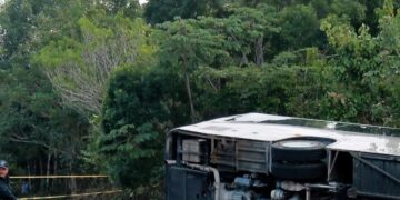 Aksident fatal, permbyset autobusi me pasagjerë, raportohet për dhjetëra viktima