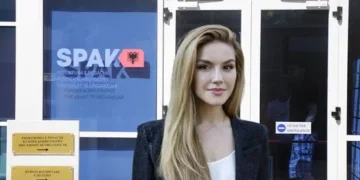 GJKKO i caktoi “arrest në shtëpi”, Ajola Xoxa rikthehet në Shqipëri për të zbatuar vendimin