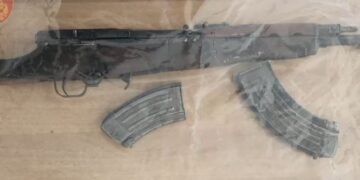 Dy adoleshentët bashkëpunojnë për të shitur një automatik, përfundon në pranga 17-vjeçari