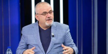 Artan Hoxha trondit, nxjerr mesazhet e Edi Ramës me kokën e krimit të organizuar: Dëgjo këtu