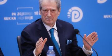 Ardhja e palestinezëve, Berisha: Ndërtuesve në Tiranë u është thënë se Rama do sjellë palestinezë që do blejnë 20 mijë apartamente!