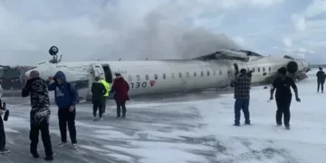 Përmbyset avioni në pistë, plagosen 8 persona, ende nuk dihen shkaqet e aksidentit