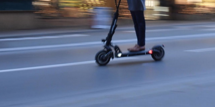 Vodhi dy monopatina dhe dy biçikleta, arrestohet 37-vjeçari në Tiranë