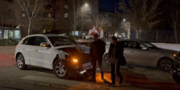 Aksident në periferi të Korçës! Makinat përplasen me njëra-tjetrën, nuk raportohet për të plagosur