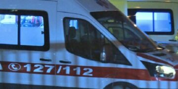 Lëpushë, humb jetën rrugës për në spital turisti malazez, policia: Pësoi arrest kardiak